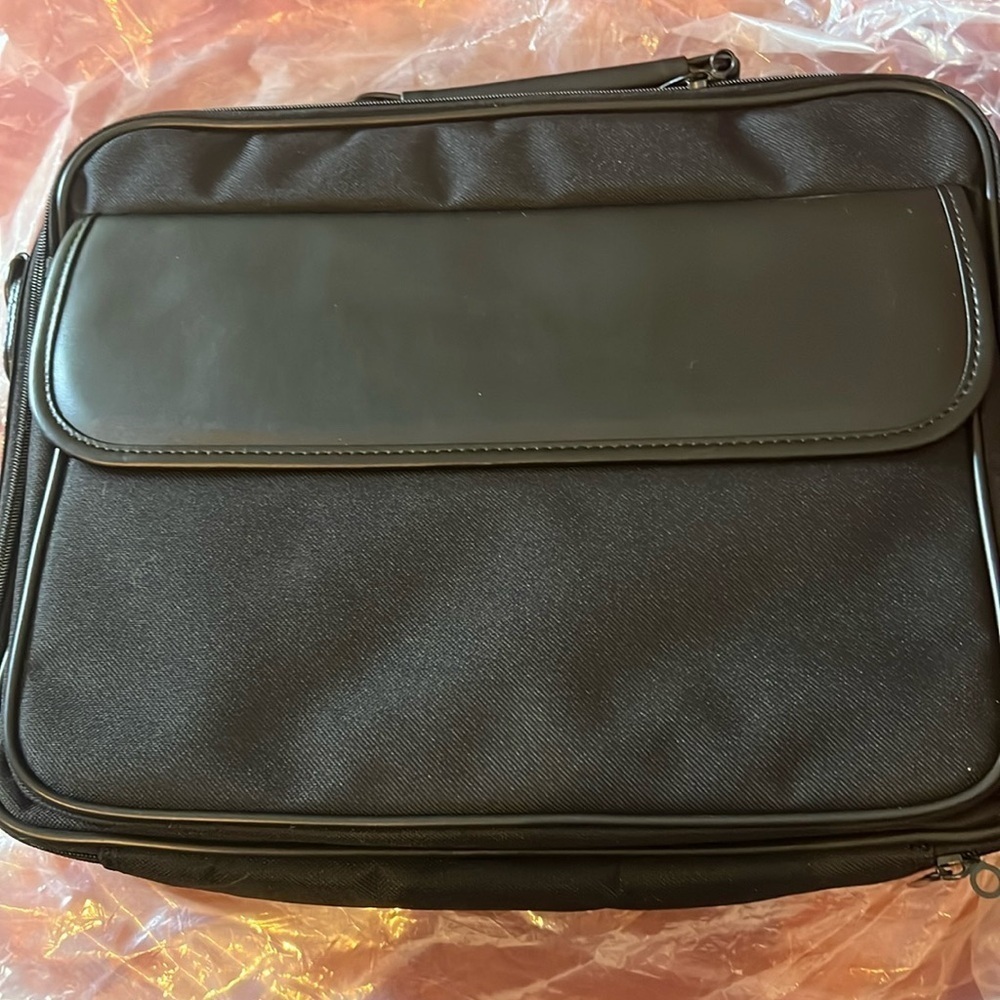 COPY - NWOT Black canvas Targus laptop bag/briefcase.